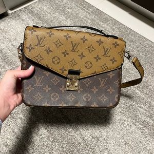Crossbody bag